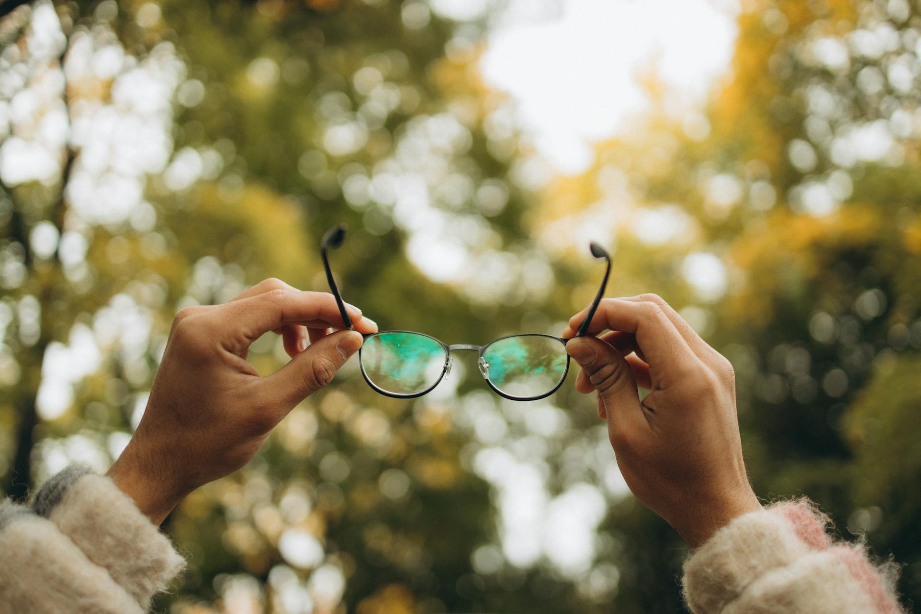 💡 Seeing Clearly Again: How Jesse Panthagani Helps People Over 60 Rediscover Crisp Vision